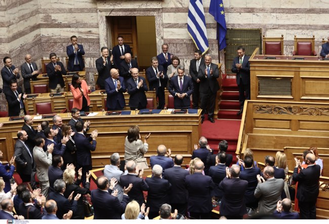 Με 158 ψήφους, η νέα κυβέρνηση εξασφάλισε τη "δεδηλωμένη" - Τα "ναι" και τα "όχι" - Η πρώτη μεταρρύθμιση
