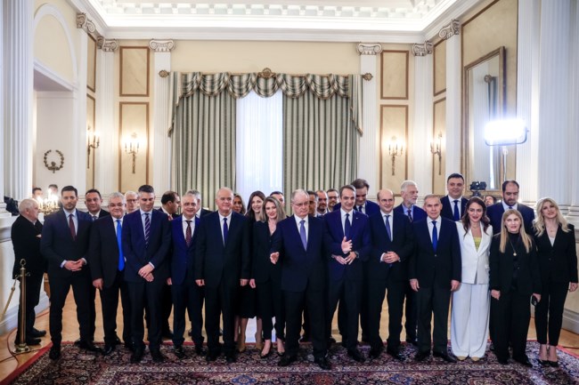 Ανασχηματισμός: Ορκίστηκαν οι νέοι υπουργοί και υφυπουργοί - "Πράξεις και όχι λόγια" το μήνυμά τους [εικόνες-βίντεο]