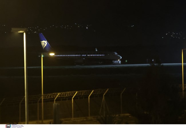 Συναγερμός στο "Ελ. Βενιζέλος": Αεροπλάνο από την Πολωνία ειδοποίησε για βόμβα- Ταχεία εκκένωση- Οι πρώτες εικόνες