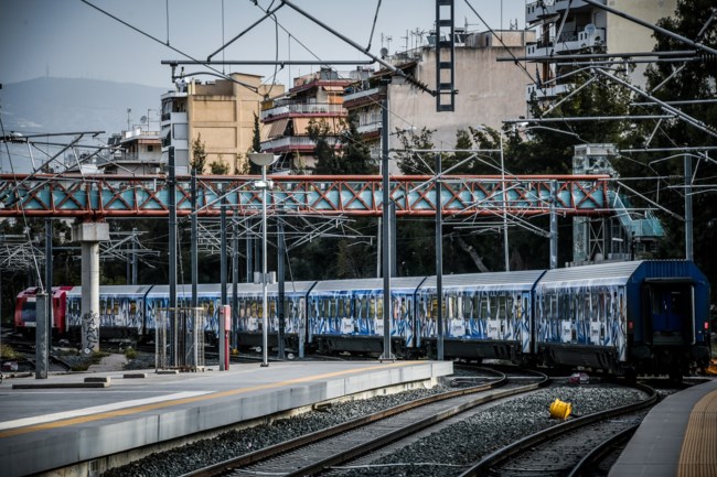 "Κόκκινη" κάρτα ΡΑΣ σε Hellenic Train: Μηχανοδηγοί οδηγούν τρένα χωρίς τα απαιτούμενα πιστοποιητικά