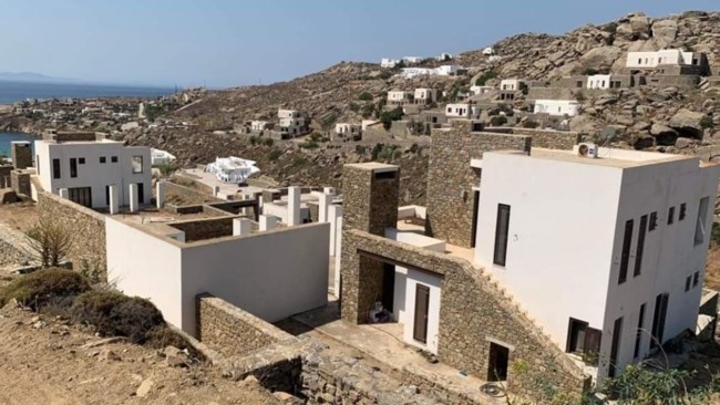 Μύκονος: Στο "σφυρί" τα οικόπεδα-φιλέτα της οικογένειας Πατρώνη και πολυτελείς βίλες