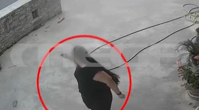 Ντοκουμέντα από τα Βορίζια: Το αγροτικό με το πτώμα του Καργάκη και η γυναίκα του που τρέχει να δει τι έγινε