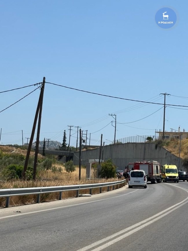 Σοκαριστικό τροχαίο στη Ρόδο: Βανάκι συγκρούστηκε μετωπικά με αυτοκίνητο - Δύο νεκροί και δύο τραυματίες [εικόνες]