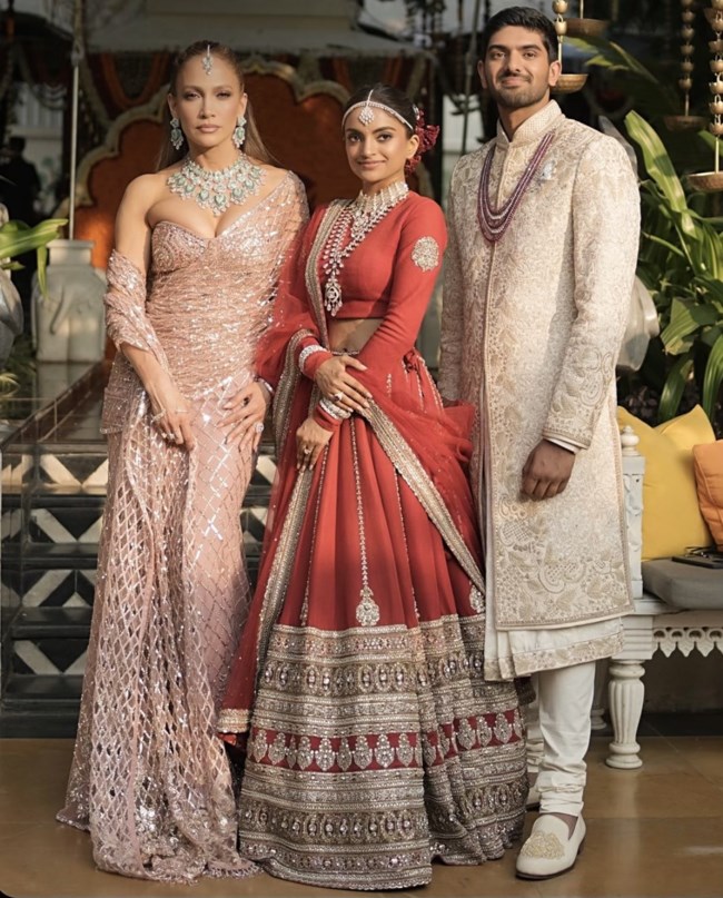 Ινδικός γάμος της χρονιάς: Η Τζένιφερ Λόπεζ πήρε 2 εκατ. ευρώ για να τραγουδήσει - Ο χορός του γιου του Τραμπ