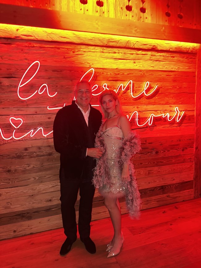 Η Έλλη Παπαδιαμάντη απαστράπτουσα σε πάρτι στο Γκστάαντ - Ποια είναι η νύφη της Γιάννας Αγγελοπούλου Δασκαλάκη