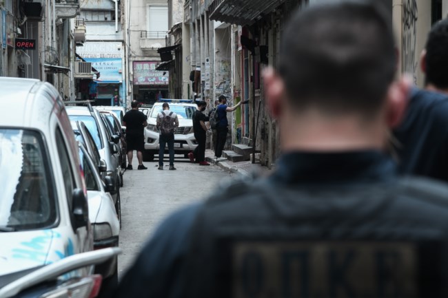 Επιχείρηση της ΕΛΑΣ στο κέντρο της Αθήνας: 5 συλλήψεις και 55 προσαγωγές - Κατασχέθηκαν λαθραία τσιγάρα και καπνικά προϊόντα