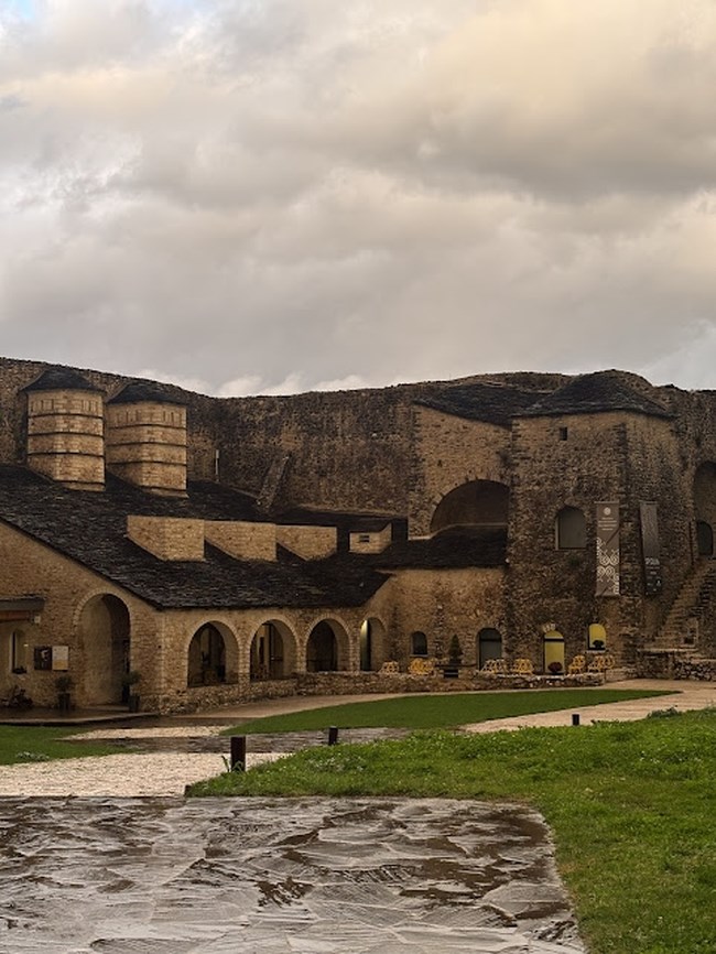 Εκεί όπου η παράδοση λάμπει: Ανακαλύπτοντας την αργυροτεχνία των Ιωαννίνων σε ένα μουσείο κόσμημα [εικόνες]