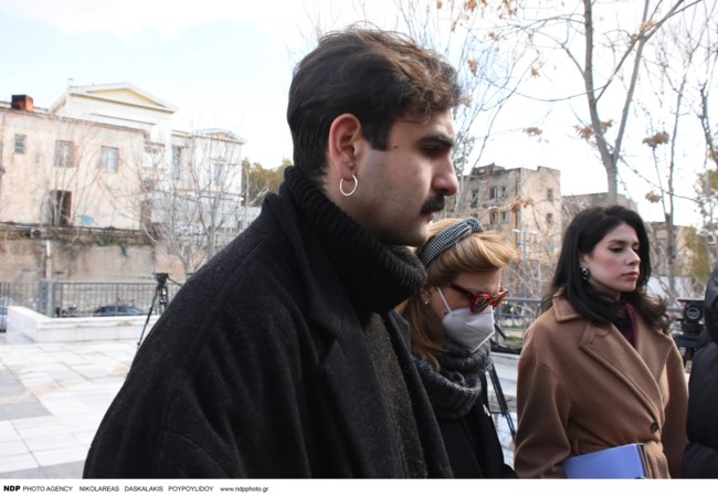 Πέτρος Φιλιππίδης: Πρώτη δημόσια εμφάνιση μετά την καταδίκη- Πήγε θέατρο να δει τον γιο του αλλά έφυγε πριν ξεκινήσει
