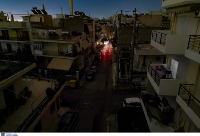 Μπλάκ αουτ σε πολλές περιοχές της Αθήνας- Φωτιά σε υποσταθμό της ΔΕΗ στον Ασπρόπυργο [βίντεο]