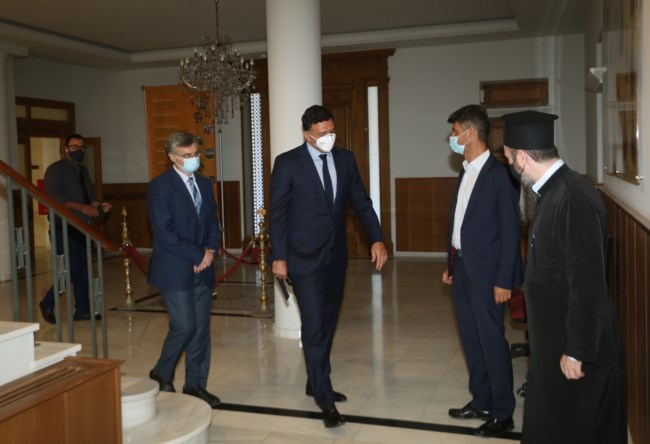 Συνεδριάζει η Ιερά Σύνοδος παρουσία Κικίλια και Τσιόδρα - Τι συζητούν για τους εμβολιασμούς