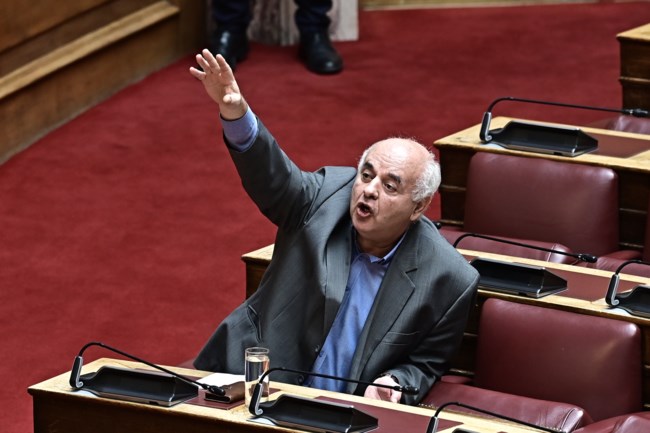 Νέο σόου Κωνσταντοπούλου στη Βουλή - Αυτή τη φορά τα έβαλε με τον Καραθανασόπουλο και το ΚΚΕ [βίντεο]