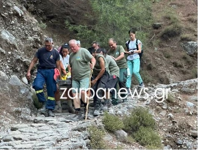 Κινηματογραφική διάσωση από το φαράγγι της Σαμαριάς - Για 3 χιλιόμετρα κουβάλησαν στα χέρια 60χρονο
