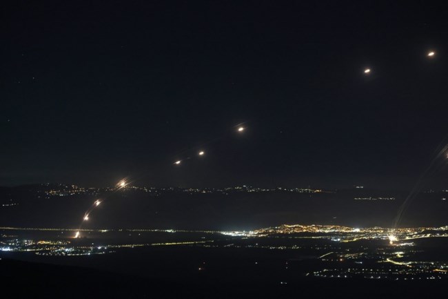 Η Χεζμπολάχ εκτόξευσε δεκάδες ρουκέτες κατά του Ισραήλ - Επίθεση του Ιράν εντός 48 ωρών, βλέπει ο Μπλίνκεν