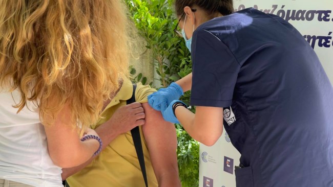 Αρχάνες Κρήτης: Εκκλησία έγινε εμβολιαστικό κέντρο - Πάνω από 50 πιστοί προσήλθαν με παρακίνηση του ιερέα