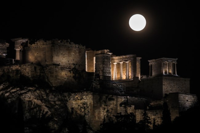Υπερπανσέληνος Αυγούστου 2023: Μάγεψε το "φεγγάρι του οξύρρυγχου"- Εντυπωσιακές εικόνες από όλο τον κόσμο