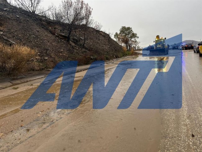 Διακοπή κυκλοφορίας στη λεωφόρο Διονύσου λόγω μεταφοράς φερτών υλικών - Εγκλωβίστηκαν οδηγοί [βίντεο]