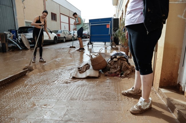 Βαλένθια: "Βγάζουν πτώματα το ένα μετά το άλλο" - Σοκαριστικές μαρτυρίες από Έλληνες για τις φονικές πλημμύρες