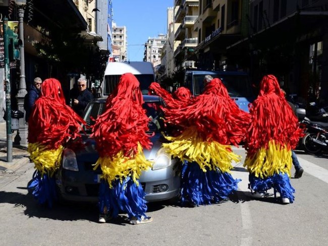 Μετέτρεψαν το κέντρο της Πάτρας σε... πλυντήριο αυτοκινήτων