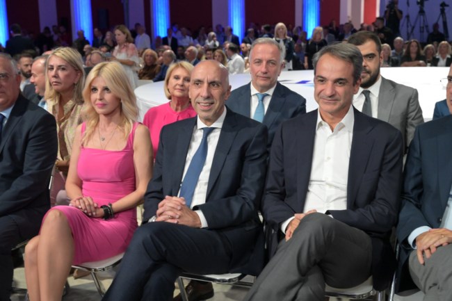 Έλενα Ράπτη: Barby girl στο Ζάππειο - Το ροζ girly φόρεμα που συνδύασε με nude γόβες