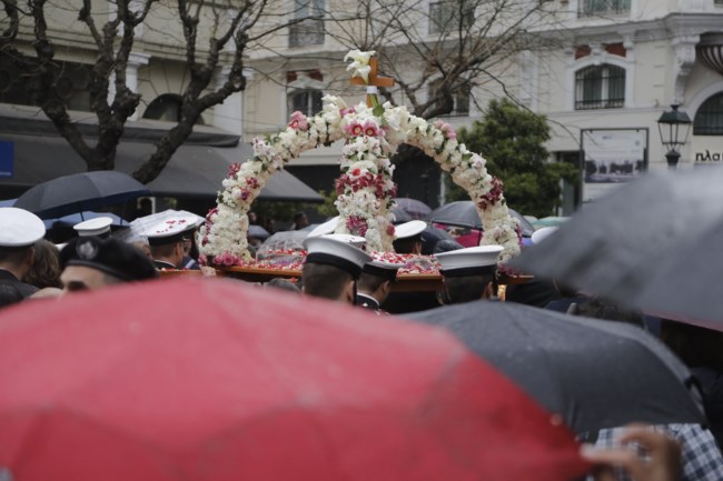 Υπάρχει επιστημονική εξήγηση για τον "μαύρο ουρανό" της Μεγάλης Παρασκευής; Τι λέει ο Θοδωρής Κολυδάς