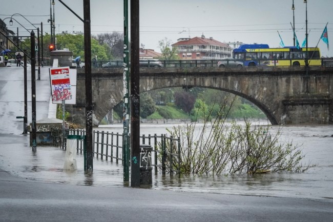 Κόκκινος συναγερμός στη βόρεια Ιταλία από την κακοκαιρία: Υπερχείλισε ο ποταμός Πάδος, κατέρρευσε γέφυρα [εικόνες-βίντεο]