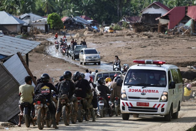 ΙΝΔΟΝΗΣΙΑ ΠΛΗΜΜΥΡΕΣ