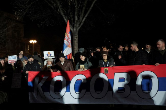 Σερβία: Διαδήλωση ακροδεξιών για το Κόσοβο με συνθήματα υπέρ του Πούτιν και της "Βάγκνερ" [Εικόνες]