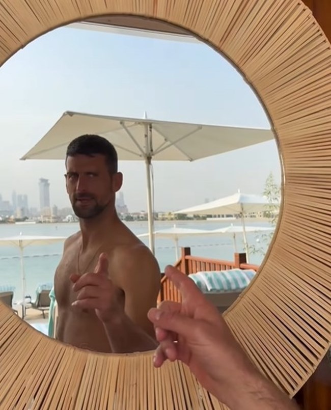 "Καλή χρονιά" στα ελληνικά από τον Νόβακ Τζόκοβιτς: Οι ευχές σε πολλές γλώσσες σε ένα βίντεο