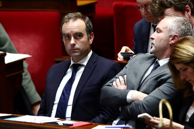Απομακρύνεται το ενδεχόμενο εκλογών στη Γαλλία - Ο Λεκορνί "παγώνει" την αντιδημοφιλή μεταρρύθμιση του συνταξιοδοτικού