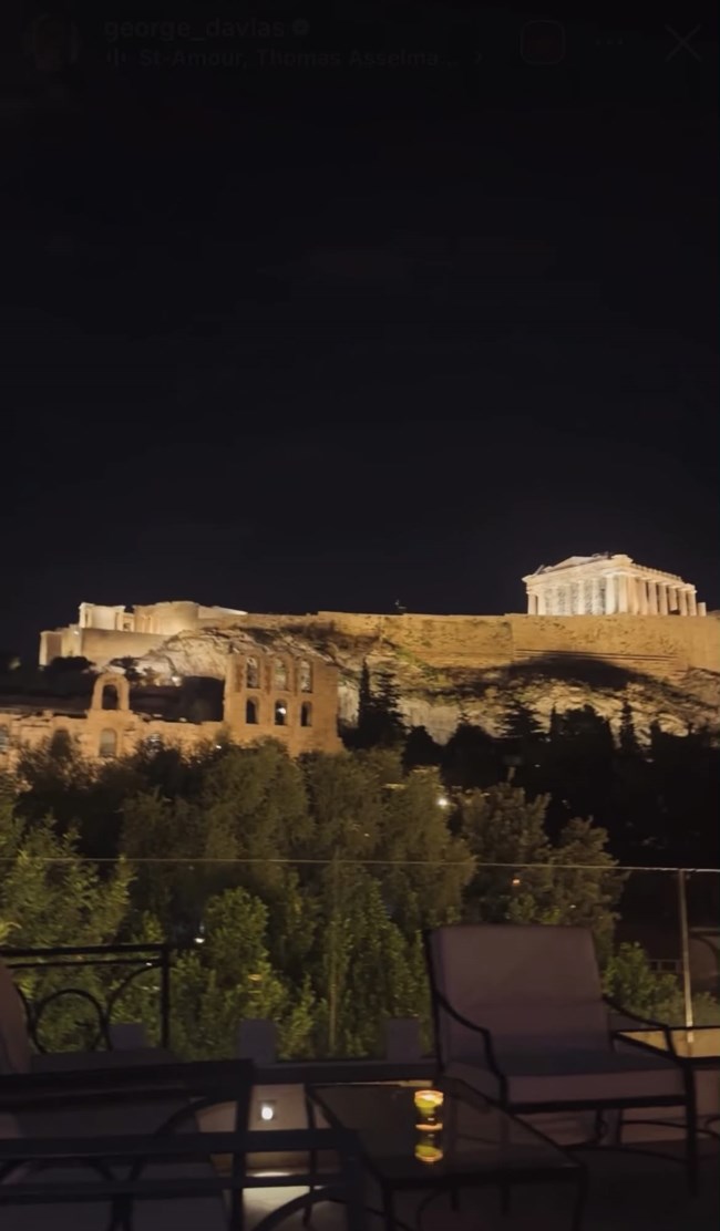 Σήλια Κριθαριώτη - Νίκος Τσάκος: Άνοιξαν την έπαυλή τους που βρίσκεται κάτω από την Ακρόπολη - Το dinner πάρτι και το live του Αργυρού