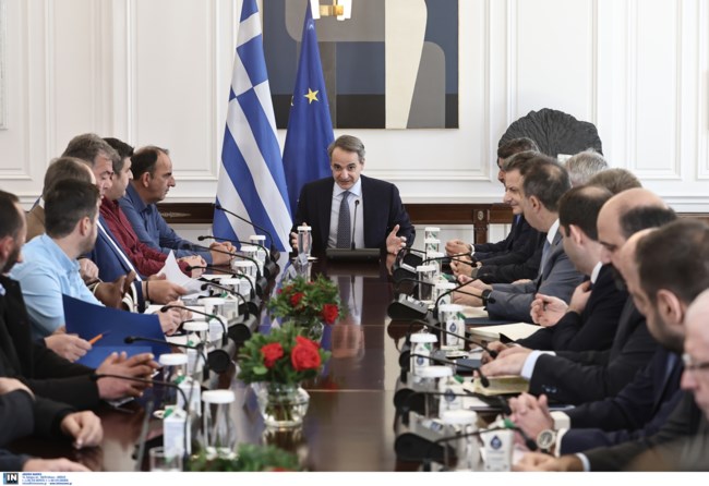 Μητσοτάκης σε αγρότες: Είμαστε εδώ για να βρούμε λύσεις, αλλά τα δημοσιονομικά περιθώρια είναι περιορισμένα [εικόνες]