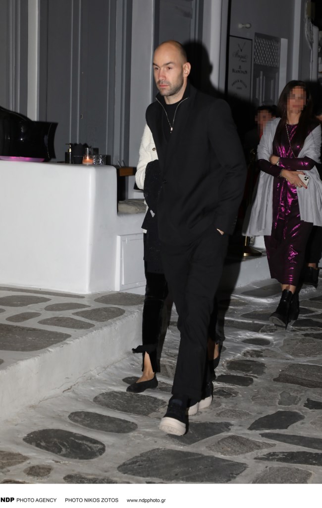 Ολυμπία Χοψονίδου: Πάσχα στη Μύκονο με Chanel look- Ο διαχρονικός συνδυασμός του black and white