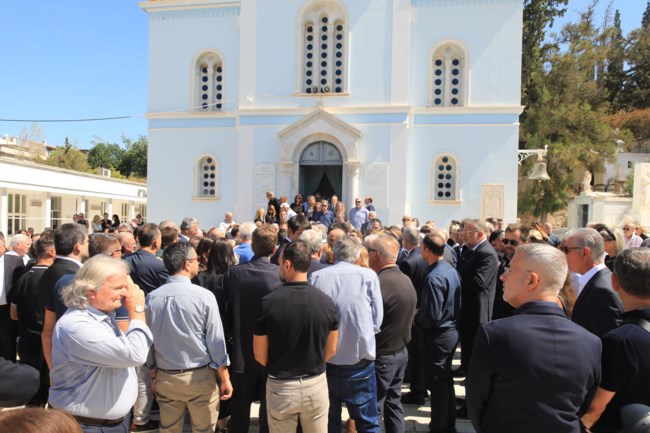 Λένα Σαμαρά: Σε κλίμα οδύνης το μνημόσυνο για τις 40 ημέρες από τον θάνατό της -  Ποιοι έδωσαν το παρών [εικόνες]