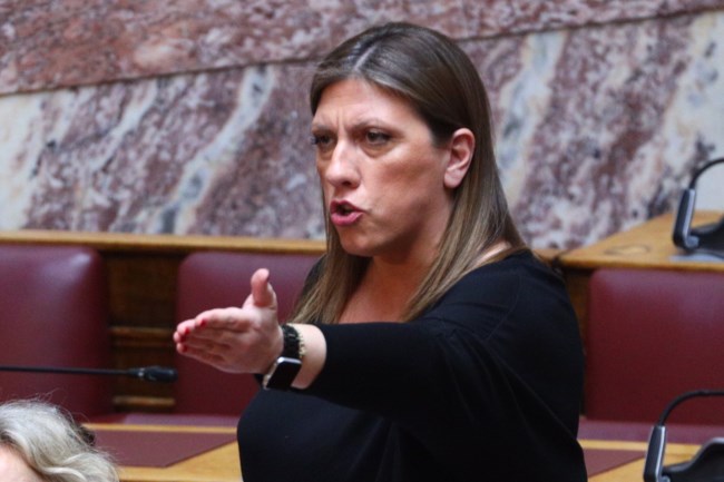 Ο Χρήστος Χωμενίδης γράφει για τη Ζωή Κωνσταντοπούλου: "Θηρίο που μαζί του δεν παίζεις, οι χρυσαυγίτες γατάκια μπροστά της"
