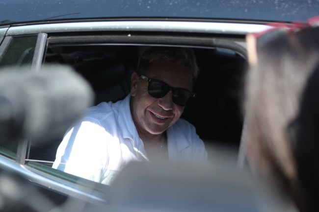 Τα πρώτα λόγια του Γιώργου Μαζωνάκη μετά το εξιτήριο: "Όλα είναι μια χαρά", αναμένεται να κινηθεί νομικά [εικόνες]