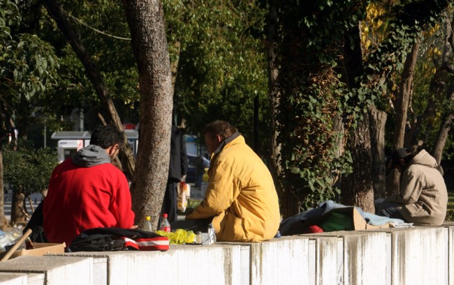 Παπαευαγγέλου: Τι είπε για τη μετάδοση του ιού σε εξωτερικούς χώρους - Τα παγκάκια, ο καφές και τα τσιγάρα