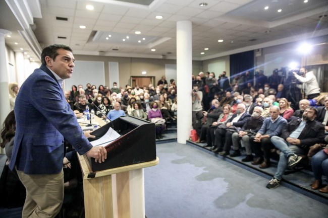 Ο Τσίπρας στην παρουσίαση βιβλίου του Τσακαλώτου - Επίθεση στην κυβέρνηση για τα υπερκέρδη των διυλιστηρίων [εικόνες]