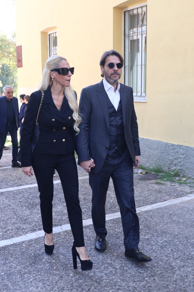 ΕΛΜΙΝΑ ΚΟΠΕΛΟΥΖΟΥ