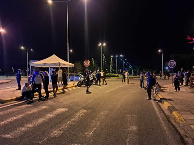 Λέμβος με 8 άτομα έπεσαν στα ορμητικά νερά στη Γιάννουλη: Παρασύρθηκαν τουλάχιστον 500 μέτρα