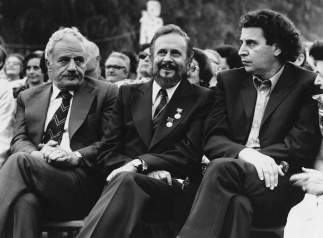 ΜΙΚΗΣ ΘΕΟΔΩΡΑΚΗΣ