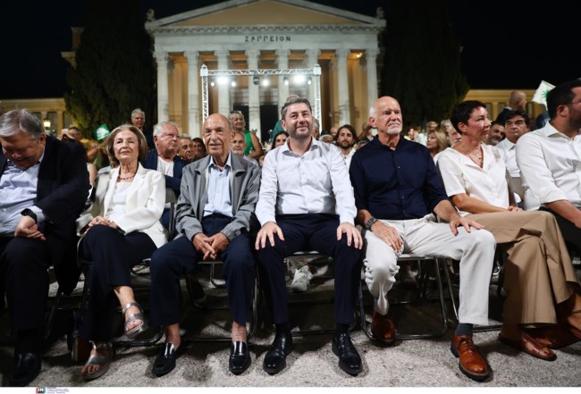 Γιώργος Παπανδρέου: Η σπάνια εμφάνιση με την Ολλανδή σύντροφό του, Γουέντι Κόνελι - Δεν σταμάτησε να τον χειροκροτεί
