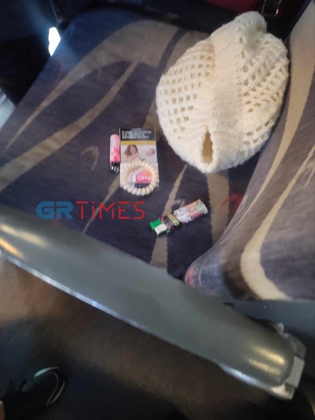 Απίστευτο περιστατικό σε λεωφορείο στη Θεσσαλονίκη: Πορτοφολού ξεφεύγει με ακροβατικά από το παράθυρο [βίντεο]