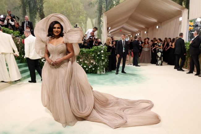 Μίντι Κέιλινγκ Met Gala