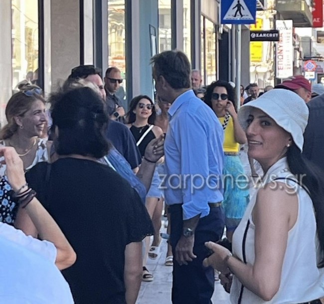 Χανιά: Βόλτα στο κέντρο της πόλης για τον Κυριάκο Μητσοτάκη - Συνομίλησε με κατοίκους [Εικόνες]