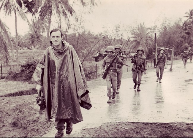 Πέθανε ο θρυλικός πολεμικός ανταποκριτής Πίτερ Άρνετ: "Από το Βιετνάμ στη Βαγδάτη..." - Στα πιο καυτά μέτωπα