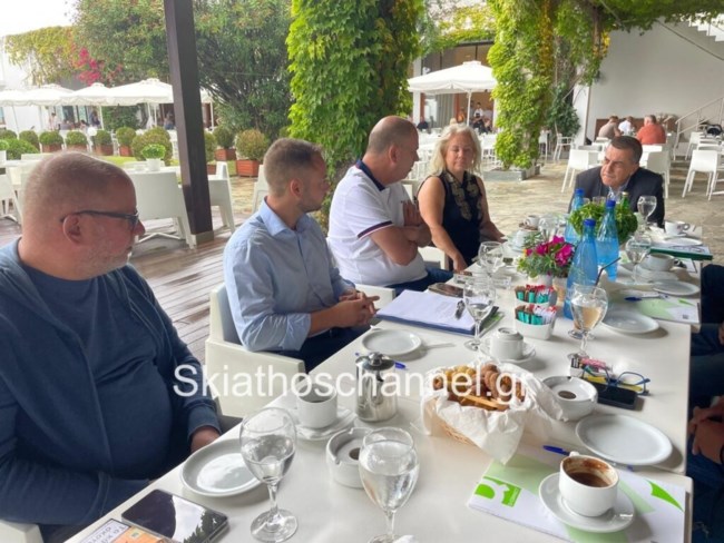 Πρωινό εργασίας στο SKIATHOS PALACE μεταξύ του Περιφερειάρχη Θεσσαλίας Δημήτρη Κουρέτα & της Ένωσης Ξενοδόχων Σκιάθου
