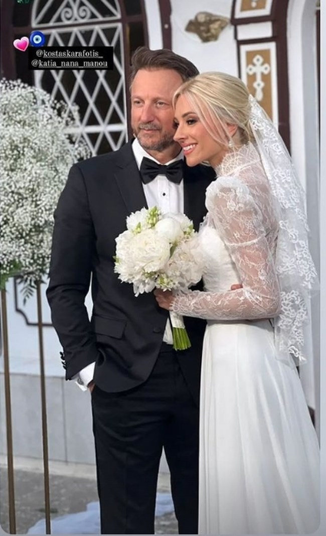 Γάμος Καραφώτη - Μάνου: Το δεύτερο bridal look της νύφης, ο λευκός στολισμός, το μενού και η σικάτη μπομπονιέρα