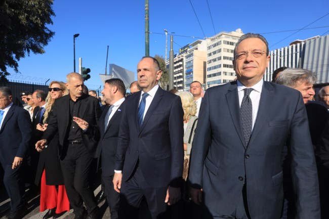 Φάμελλος: Περισσότερο φως σε όλο τον κόσμο
