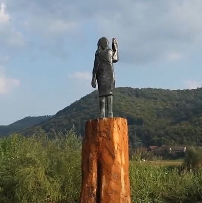 Μυστήριο στη Σλοβενία: Εξαφανίστηκε και το δεύτερο άγαλμα της Μελάνια Τραμπ- Το πρώτο είχε καεί