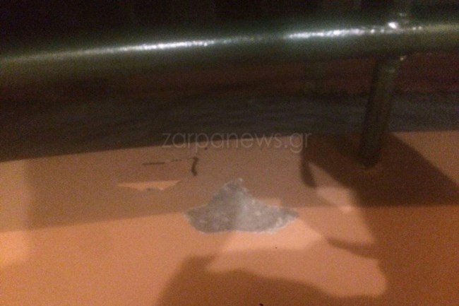 Χανιά: Σφαίρα σε μπαλκόνι σπιτιού στην αλλαγή του χρόνου – Κινδύνευσε οικογένεια με παιδιά [εικόνες]